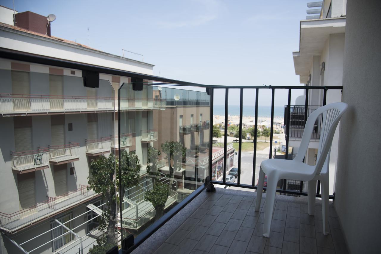 Hotel Nuovo Giardino 里米尼 外观 照片