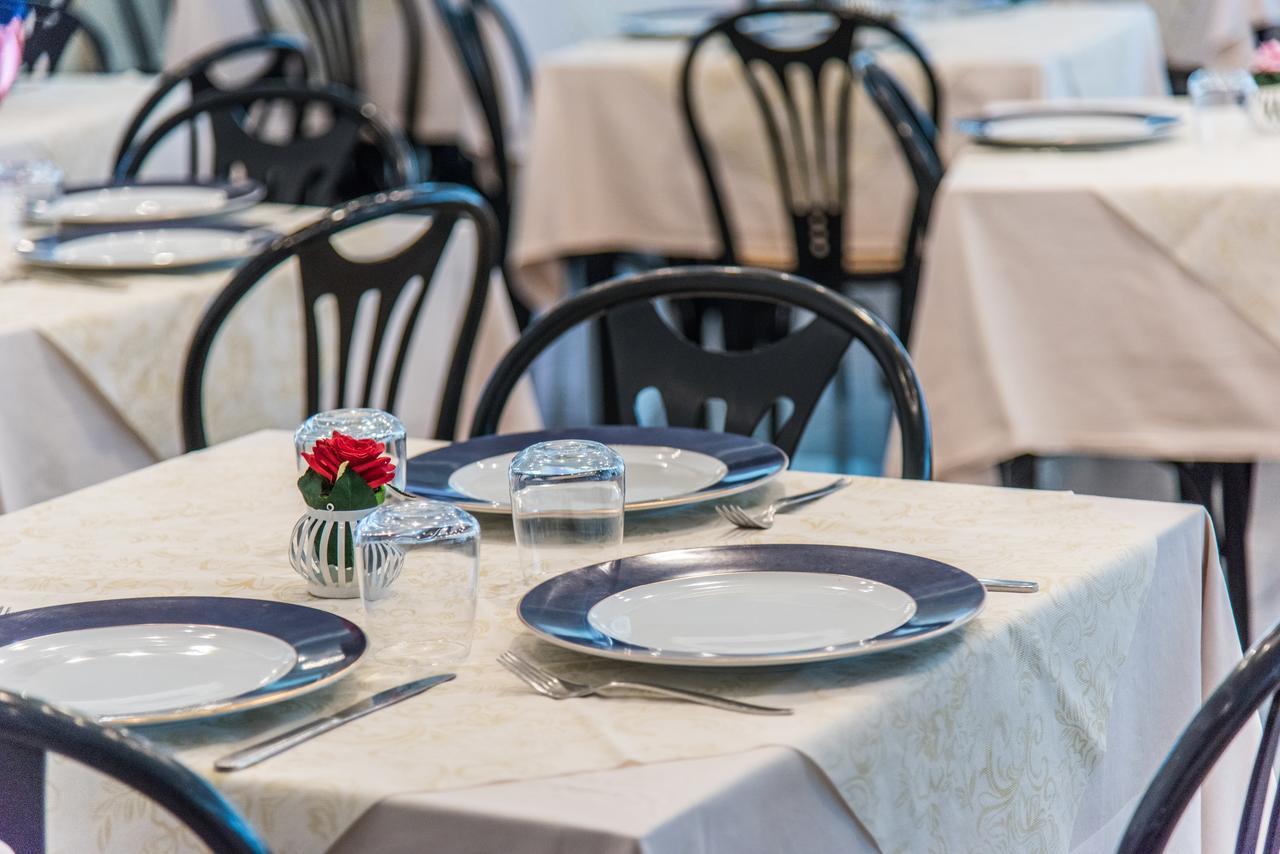 Hotel Nuovo Giardino 里米尼 外观 照片