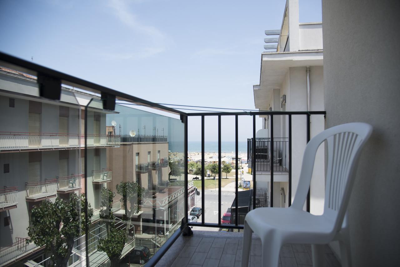 Hotel Nuovo Giardino 里米尼 外观 照片